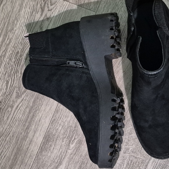 Universal Thread‎ Black Ankle Booties - Picture 5 of 5